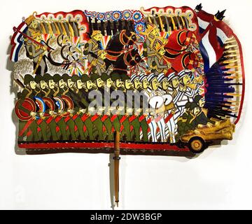 Marionette Wayang dell'esercito coloniale olandese e giavanese durante la guerra di Giava, combattendo gli eserciti, ( la guerra di Giava o la guerra di Diponegoro fu combattuta in Giava centrale dal 1825 al 1830, tra l'impero coloniale olandese e i ribelli nativi giavanesi. ) Wayang teatro dall'Indonesia e dalla Malesia. Pupet e ombra giocare, danza e maschera, teatro e spettacolo d'arte Foto Stock