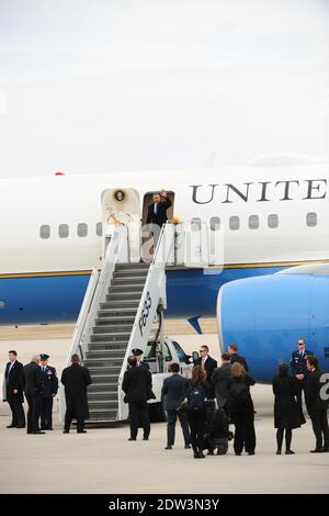 Il presidente Barack Obama partecipa alla raccolta fondi del Comitato Nazionale democratico a Chicago, il 02 aprile 2014. Quando l'Air Force One è atterrato, Obama è stato accolto dal governo dell'Illinois Patrick Quinn. Foto di Cindy Barrymore/ABACARESS.COM Foto Stock