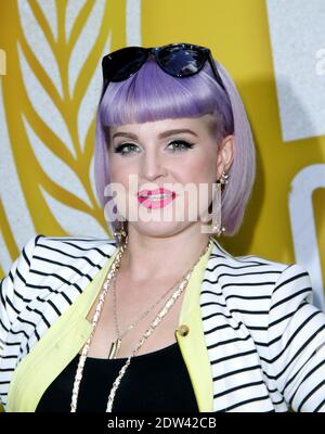 Kelly Osbourne sembra lanciare i thins di grano schioccati in Times Square a New York City, NY, USA, il 9 aprile 2014. Foto di Donna Ward/ABACAPRESS.COM Foto Stock