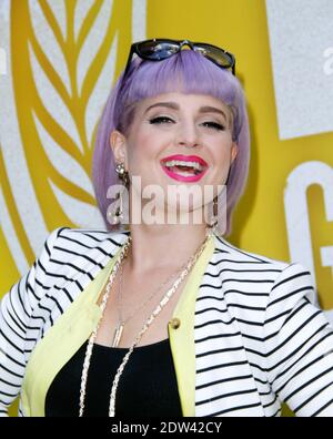 Kelly Osbourne sembra lanciare i thins di grano schioccati in Times Square a New York City, NY, USA, il 9 aprile 2014. Foto di Donna Ward/ABACAPRESS.COM Foto Stock