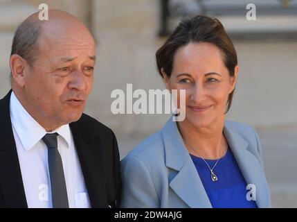 Ministro della Difesa Jean-Yves le Drian e Ministro dell'Ecologia, dello sviluppo sostenibile e dell'energia Segolene Royal Foto Stock