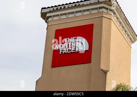 Il cartello North Face presso Premium Outlets a Orlando, Florida, USA Foto Stock