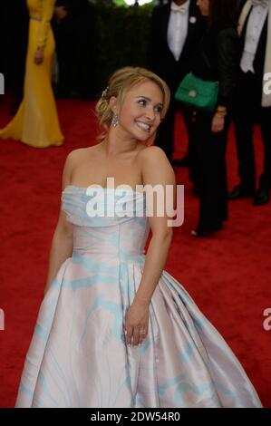 Hayden Panettiere partecipa al Metropolitan Museum of Art's Costume Institute 2014 per celebrare l'apertura della mostra "Charles James: Beyond Fashion" e del nuovo Centro Costume Anna Wintour, a New York City, NY, USA il 5 maggio 2014. Foto di Briquet-Douliery/ABACAPRESS.COM Foto Stock