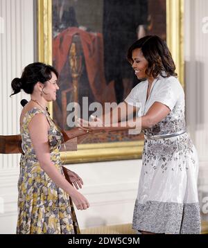 La cantante Norah Jones e la First Lady Michelle Obama partecipano ad un evento per onorare le madri militari nella stanza orientale della Casa Bianca 12 maggio 2014 a Washington, DC. Foto di Olivier Douliery/ABACAUSA.COM Foto Stock