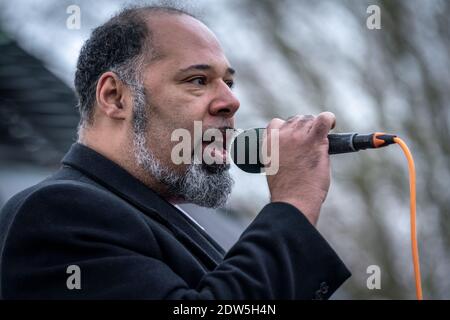 Coronavirus: David Karten parla ‘Santi-blocco 'anta salva la protesta di Natale al Speakers’ Corner, Hyde Park, Londra, Regno Unito. Foto Stock