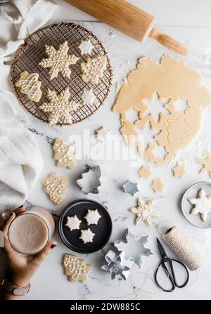 Biscotti natalizi Homamade in forme festive Foto Stock