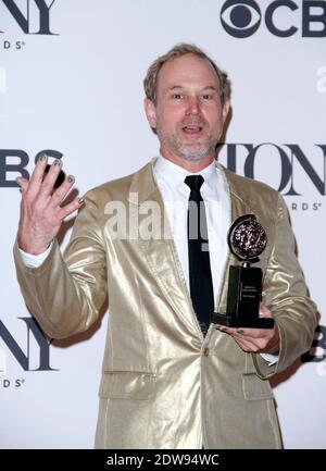 Kevin Adams si pone nella sala stampa durante la 68a Sala stampa annuale Tony Awards presso il Rockefeller Center di New York City, New York, USA il 08 giugno 2014. Foto di Donna Ward/ABACAPRESS.COM Foto Stock