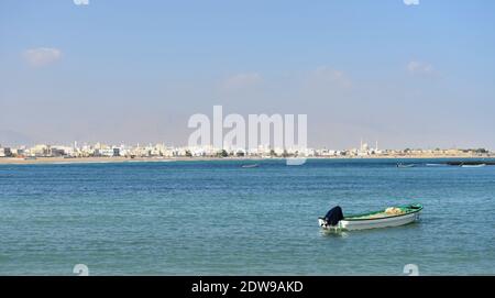 Vista di sur visto dal faro di al Ayjah. Foto Stock