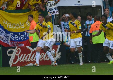 La gioia della Colombia dopo che James Rodriguez ha ottenuto il traguardo 1-0 che ha combattuto la Y della Costa d'Avorio durante la Coppa del mondo di calcio 2014 prima partita del Gruppo D Colombia contro Costa d'Avorio allo Stadio Nazionale di Brasilia, Brasile , il 19 giugno 2014. La Colombia ha vinto 2-1. Foto di Henri Szwarc/ABACAPRESS.COM Foto Stock