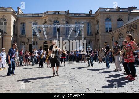 Tarace Boulba si esibir dal vivo durante il '2014 Fete De la Musique' all'Hotel Matignon di Parigi, in Francia, il 21 giugno 2014. Foto di Audrey Poree/ABACAPRESS.COM Foto Stock