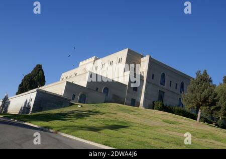 Glendale, California, USA 21 dicembre 2020 una visione generale dell'atmosfera del Grande Museo dove Lon Chaney, Elizabeth Taylor, Michael Jackson, Clark Gable, Carole Lombard, Jean Harlow, Red Skelton, W.C. I campi Graves sono al Forest Lawn Memorial Park il 21 dicembre 2020 a Glendale, California, USA. Foto di Barry King/Alamy Stock foto Foto Stock