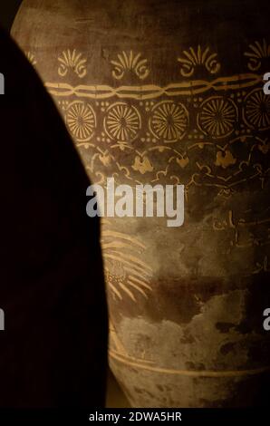 All'interno del Castello di Jabreen, Oman Jabreen o Jibreen Castel. Un forte Omani del XVII secolo vicino a Bahla nel governatorato Oman di al Dakhiyah. Spesso trascurato come una potenziale destinazione di viaggio e tuttavia la sua ricca storia e la cultura secolare che ha così tanto da offrire. Oman è un paesaggio incredibilmente diversificato di alate tropicali con palme, deserti remoti e verdi montagne terrazzate, prosperosi Souk e una delle persone più accoglienti della regione del Golfo Arabico e deve meritare ulteriore attenzione. Foto Stock