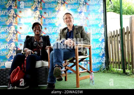 Claudia Tambo e Antoine De Caunes partecipano ad una conferenza stampa tenutasi al Festival di solidarietà e raccolta fondi annuale sull'AIDS, Solidays, che si tiene presso l'autodromo di Longchamp a Parigi, in Francia, il 27 giugno 2014. Foto di Robin Psaina/ABACAPRESS.COM Foto Stock