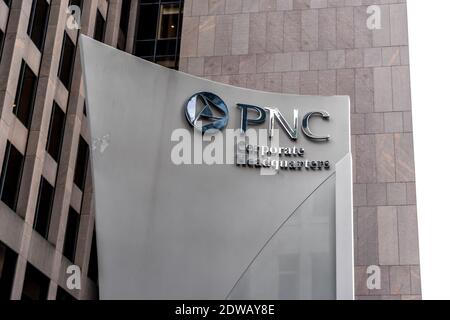 Firma della banca PNC al di fuori della sede della loro società a Pittsburgh, Stati Uniti Foto Stock