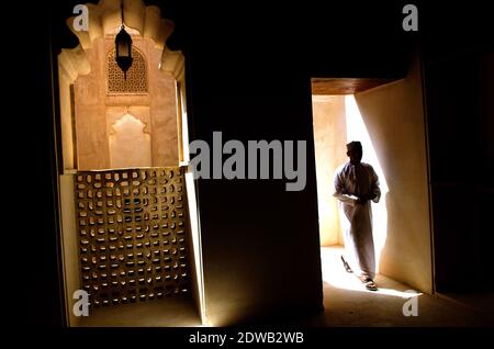 Tiwi, Oman. 29 maggio 2014. All'interno del Castello di Jabreen, Oman .abreen o Jibreen Castel. Un forte Omani del XVII secolo vicino a Bahla in al Dakhiyah governatorate Oman.spesso trascurato come una potenziale destinazione di viaggio e tuttavia la sua ricca storia e secoli di cultura vecchia che ha tanto da offrire. Oman è un paesaggio incredibilmente diversificato di alate tropicali con palme, deserti remoti e verdi montagne terrazzate, prosperosi Souk e una delle persone più accoglienti della regione del Golfo Arabico e deve meritare ulteriore attenzione. Credit: John Wreford/SOPA Images/ZUMA Wire/Alamy Live News Foto Stock