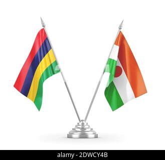 Flag da tavolo Niger e Mauritius isolati sul rendering 3D bianco Foto Stock