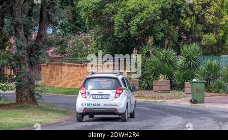 Johannesburg, Sudafrica - le società di sicurezza private pattugliano le strade residenziali per prevenire il crimine Foto Stock