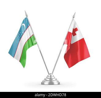 Bandiere da tavolo Tonga e Uzbekistan isolate sul rendering 3D bianco Foto Stock