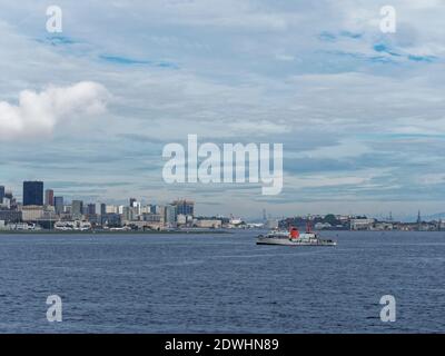 La nave oceanografica Sirius della Marina giapponese si ancorò nella baia di Rio Old Port di fronte all'aeroporto Santos Dumont in dicembre. Foto Stock