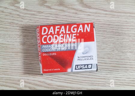 Primelin – Francia, 16 novembre 2020 : scatola di codina di Dafalgan, pillole di painkiller Foto Stock
