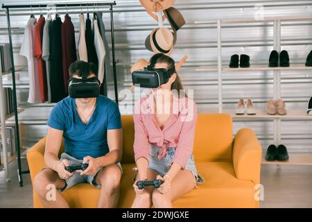 V log Gamer Live 3D gioco online con fan page inseguitore Foto Stock