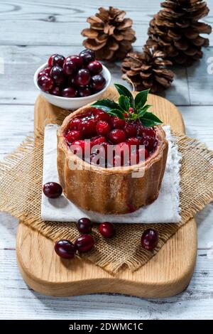 Tradizionale torta di maiale con salsa di mirtilli rossi Foto Stock