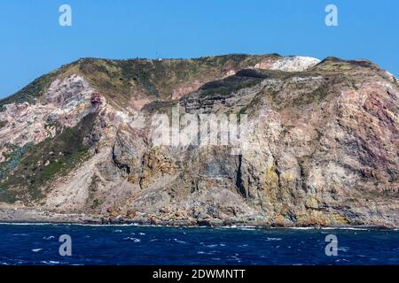 Iwo Jima che si trova a sud delle Isole Bonin. Insieme ad altre isole, formano l'arcipelago di Ogasawara, in Giappone Foto Stock