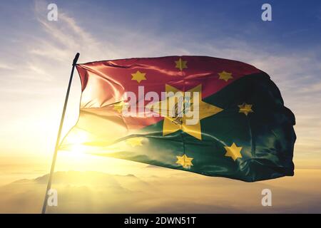 Provincia delle Highlands Orientali di Papua Nuova Guinea bandiera che svanirà l'alba nebbia Foto Stock