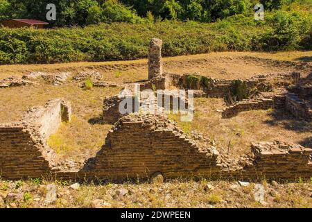 Grosseto, Italia - 4 settembre 2020. Le rovine delle terme Arzygius romane del IV secolo a Roselle o Rusellae, un'antica città etrusca/romana Foto Stock