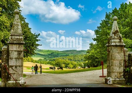 Vista dalle porte della Lanhydrock House and Garden. Foto Stock