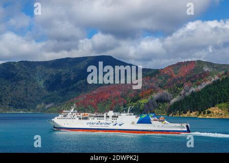 Il traghetto aratere interislander nello stretto di Cook all'interno dei suoni di Marlborough dell'Isola del Sud, Nuova Zelanda. Foto Stock