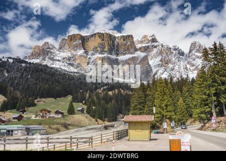 Dolomiti Italiane, con Passo Sella, Passo Gardena, Passo Costalunga Foto Stock