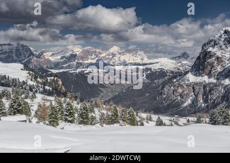 Dolomiti Italiane, con Passo Sella, Passo Gardena, Passo Costalunga Foto Stock