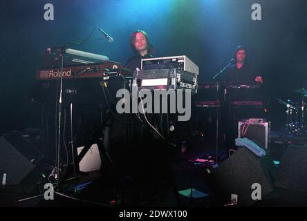 AIR in concerto al Shepherds Bush Empire di Londra, Regno Unito. 25 aprile 2001. Foto Stock