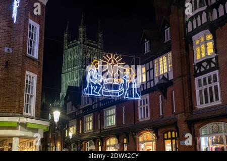 Presepe luci di natale in via college. Gloucester, Gloucestershire, Cotswolds, Inghilterra Foto Stock