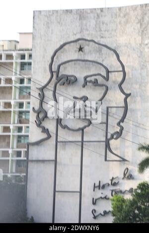 Che Guevara in metallo dell immagine sul ministero degli Interni Edificio, Plaza de la Revolucion, Havana, Cuba, Caraibi Foto Stock