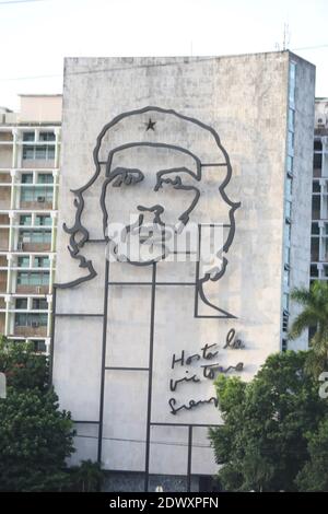 Che Guevara in metallo dell immagine sul ministero degli Interni Edificio, Plaza de la Revolucion, Havana, Cuba, Caraibi Foto Stock