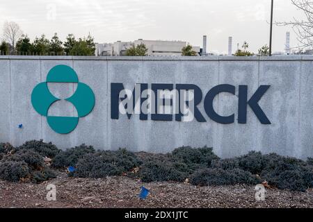 New Jersey, USA - 27 gennaio 2019: Firma e logo Merck sulla parete all'ingresso della sede centrale del New Jersey. Foto Stock