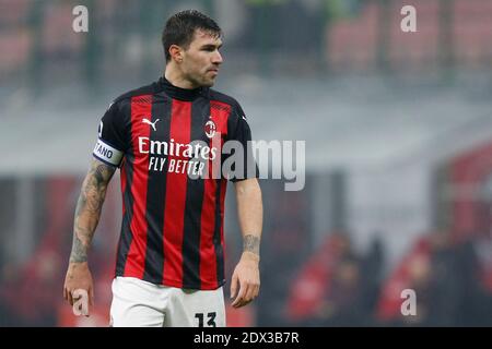 Milano, Italia. 23 dicembre 2020. Milano, Italia, stadio San Siro, 23 dicembre 2020, Alessio Romagnoli (AC Milan) durante AC Milano vs SS Lazio - Calcio italiano Serie A match Credit: Francesco Scaccianoce/LPS/ZUMA Wire/Alamy Live News Foto Stock