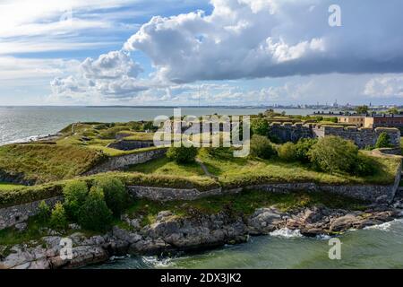 Mura di Bastione della fortezza di Suomenlinna sull'isola di Kustaanmiekka Foto Stock