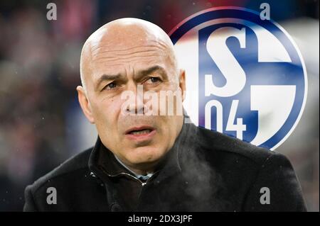 Stoccarda, Germania. 23 dicembre 2020. FOTOMONTAGGIO: Christian GROSS diventa allenatore a Schalke 04. Archivio foto: Coach Christian GROSS, sui, VfB, ritratto, ritratto, respiro, Kaelte, Kalt, calcio 1. Bundesliga, VfB Stuttgart - TSG 1899 Hoffenheim 3: 1, on December 19, 2009, liga1 & matchday17 & Saison0910 | Usage worldwide Credit: dpa/Alamy Live News Foto Stock