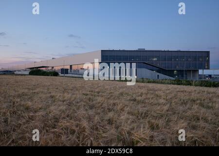 Mercedes-Benz fabbrica 56 a Sindelfingen, Germania in luce serale Foto Stock