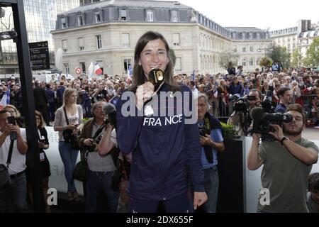 Atleta francese Christelle Daunay in arrivo alla Gare de Lyon il 18 agosto 2014 a Parigi. La squadra nazionale francese di atletica ha vinto 23 medaglie al Campionato europeo di atletica di Zurigo la scorsa settimana. Foto di Jerome Domine/ABACAPRESS.COM Foto Stock