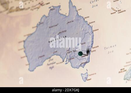 Mappa dell'Australia con città di Canberra. Foto dall'angolo inferiore con colori tenui. Blog pronto foto, colori morbidi, piano di viaggio, viaggio australiano Foto Stock