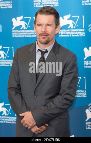 L'attore STATUNITENSE Ethan Hawke in posa alla foto-chiamata del film 'Good Kill' durante il 71esimo Festival del Cinema di Venezia, 5 settembre 2014. Foto di Marco Piovanotto/ABACAPRESS.COM Foto Stock