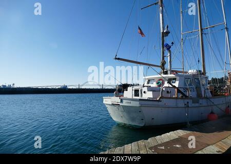 NEWPORT, OREGON - NOV 21, 2019 - flotta di pesca nel porto di Yaquina Bay marina a Newport, Oregon Foto Stock