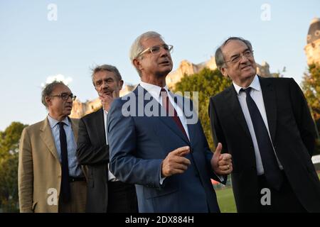 Il Presidente della Lega calcistica francese Frederic Thiriez, presidente della federazione calcistica francese Noel le graet e presidente dell'Assemblea nazionale Claude Bartolone partecipano a una partita di calcio benefica tra Varietes Club de France e Team of France of Deputies allo stadio Emile Anthoine, a Parigi, in Francia, il 10 settembre; 2014. Foto di Nicolas Gouhier/ABACAPRESS.COM Foto Stock