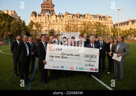 Il Presidente della Lega calcistica francese Frederic Thiriez, presidente della federazione calcistica francese Noel le graet e presidente dell'Assemblea nazionale Claude Bartolone partecipano a una partita di calcio benefica tra Varietes Club de France e Team of France of Deputies allo stadio Emile Anthoine, a Parigi, in Francia, il 10 settembre; 2014. Foto di Nicolas Gouhier/ABACAPRESS.COM Foto Stock