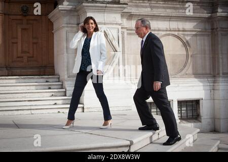 Il sindaco di Parigi Anne Hidalgo riceve l'ex sindaco di New York Michael Bloomberg, all'Hotel de vile, a Parigi, Francia, il 17 settembre 2014. Foto di Audrey Poree/ABACAPRESS.COM Foto Stock