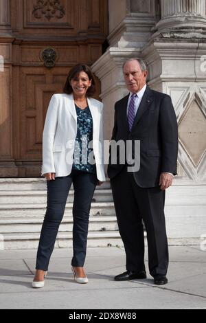 Il sindaco di Parigi Anne Hidalgo riceve l'ex sindaco di New York Michael Bloomberg, all'Hotel de vile, a Parigi, Francia, il 17 settembre 2014. Foto di Audrey Poree/ABACAPRESS.COM Foto Stock